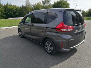 2017 Honda Freed II, серый, 1450000 рублей, вид 4