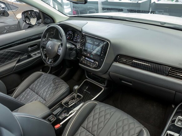 2022 Mitsubishi Outlander III Рестайлинг 3, белый - вид 21