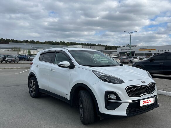 2020 Kia Sportage IV Рестайлинг, белый, 2030000 рублей - вид 4
