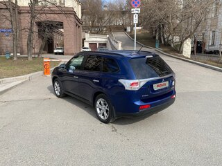 2013 Mitsubishi Outlander III, синий, 1780000 рублей, вид 3