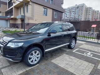 2009 Volkswagen Touareg I Рестайлинг, чёрный, 950000 рублей, вид 3