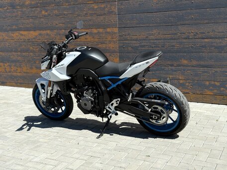 2023 Suzuki GSX-8S, белый, 930000 рублей, вид 4