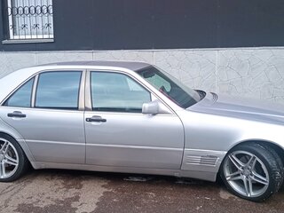 1992 Mercedes-Benz S-Класс 500 III (W140), серебристый, 1050000 рублей, вид 3