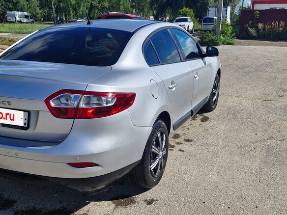 2013 Renault Fluence I, серый, 750000 рублей - вид 2