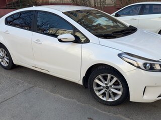 2018 Kia Cerato III Рестайлинг (Classic), белый, 1290000 рублей, вид 2