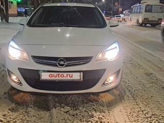 2013 Opel Astra J Рестайлинг, белый, 870000 рублей, вид 4