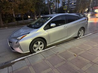 2016 Toyota Prius IV (XW50), серый, 1400000 рублей, вид 1