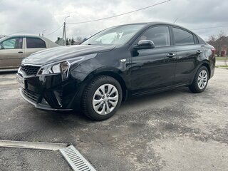 2020 Kia Rio IV Рестайлинг, чёрный, 1625000 рублей, вид 3