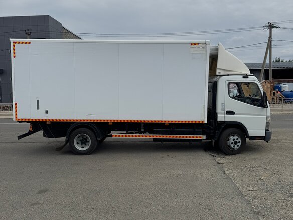 2015 Fuso (Mitsubishi) Canter, белый, 3700000 рублей - вид 1