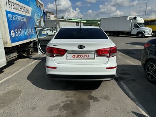 2015 Kia Rio III Рестайлинг, белый, 1100000 рублей, вид 2