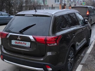 2015 Mitsubishi Outlander III Рестайлинг 2, коричневый, 1600000 рублей, вид 3