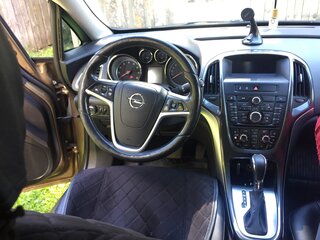 2013 Opel Astra J Рестайлинг, бежевый, 900000 рублей, вид 4