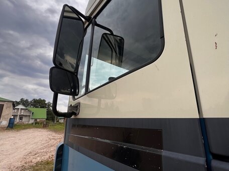 2005 DAF XF 95, голубой, 2110708 рублей, вид 4