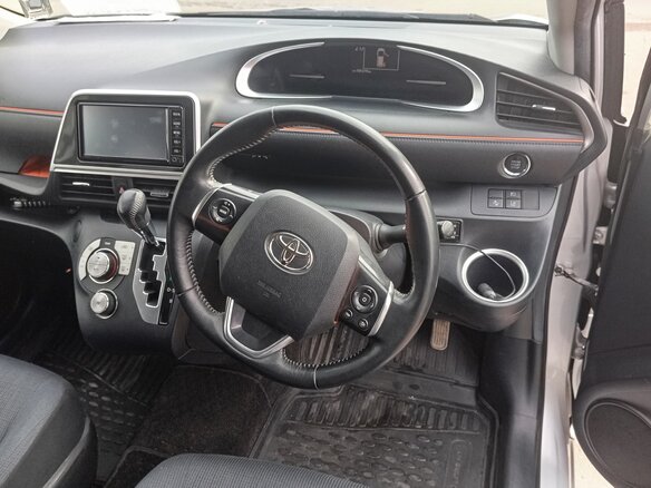 2017 Toyota Sienta II, серебристый, 1450000 рублей - вид 7