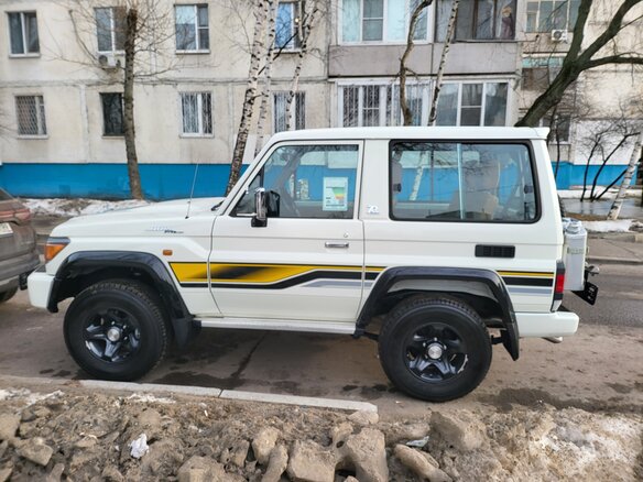 2022 Toyota Land Cruiser 71 70 Series Рестайлинг 1, белый, 7350000 рублей - вид 13