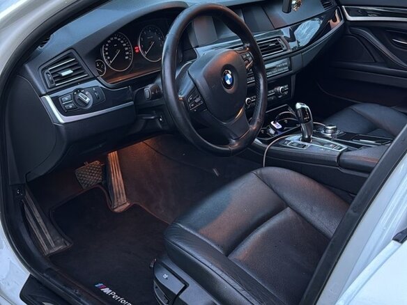 2012 BMW 5 серии 528i xDrive VI (F10/F11/F07), белый, 1600000 рублей - вид 2