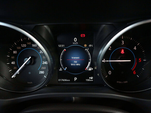 2017 Jaguar F-Pace I, чёрный, 3820716 рублей - вид 2