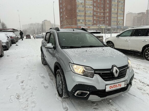 2021 Renault Sandero Stepway II Рестайлинг, серый - вид 3