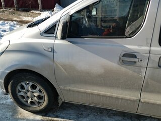 2009 Hyundai Grand Starex I, серебристый, 995000 рублей, вид 3