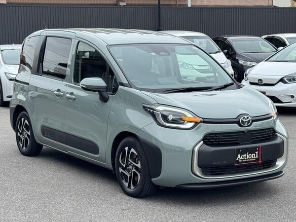 2023 Toyota Sienta III, зелёный