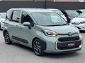 2023 Toyota Sienta III, зелёный