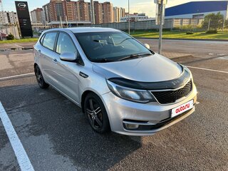2016 Kia Rio III Рестайлинг, серебристый, 750000 рублей, вид 3