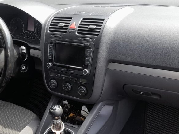 2008 Volkswagen Golf V, чёрный, 860000 рублей - вид 4