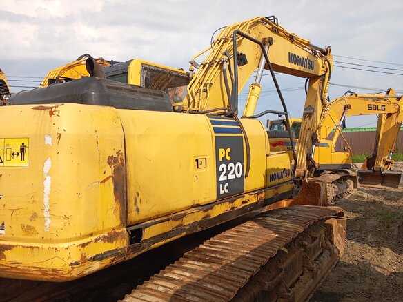 2017 Komatsu PC220-8, жёлтый, 4437000 рублей - вид 10