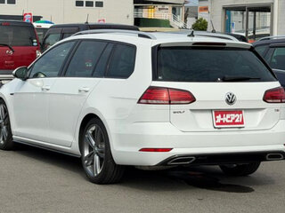 2017 Volkswagen Golf VII, белый, 1290000 рублей, вид 3