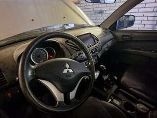 2014 Mitsubishi L200 IV, серебристый, 1600000 рублей, вид 2