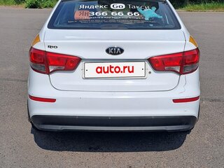 2016 Kia Rio III Рестайлинг, белый, 350000 рублей, вид 3