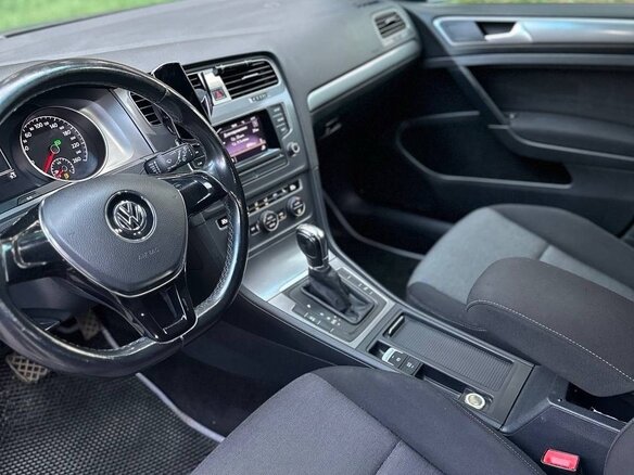 2013 Volkswagen Golf VII, серый, 850000 рублей - вид 4