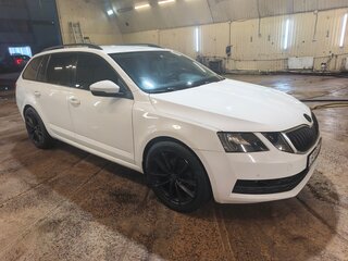 2018 Skoda Octavia III (A7) Рестайлинг, белый, 1850000 рублей, вид 5