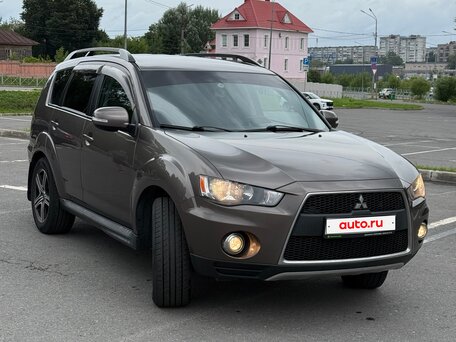 2011 Mitsubishi Outlander II Рестайлинг, коричневый, 1020000 рублей, вид 3