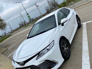 2019 Toyota Camry VIII (XV70), белый, 2000000 рублей, вид 4