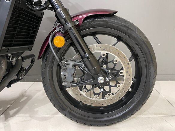 2022 Honda CMX 1100 Rebel, пурпурный, 899000 рублей - вид 13