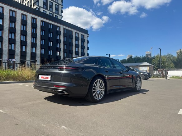 2019 Porsche Panamera 4 II, серый, 7300000 рублей - вид 3