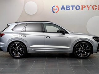 2026 Volkswagen Touareg III Рестайлинг, серебристый, 14650000 рублей, вид 4