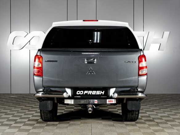 2017 Mitsubishi L200 V, серый, 2000000 рублей - вид 3