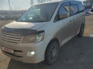 2006 Toyota Noah I (R60), белый, 1200000 рублей, вид 2