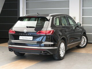 2019 Volkswagen Touareg III, чёрный, 3750000 рублей, вид 2