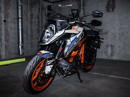2018 KTM 1290 Super Duke GT, оранжевый, 1100000 рублей, вид 2