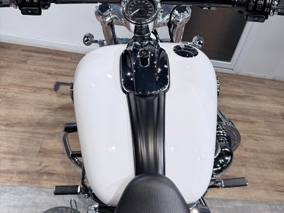 2016 Harley-Davidson Breakout, белый, 1799000 рублей - вид 16