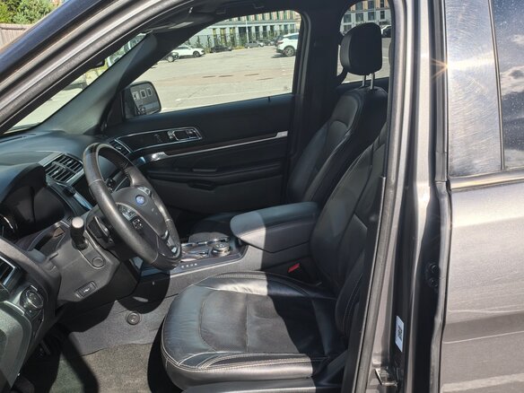 2017 Ford Explorer V Рестайлинг, серый, 2650000 рублей - вид 8