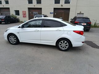 2013 Hyundai Solaris I, белый, 800000 рублей, вид 5