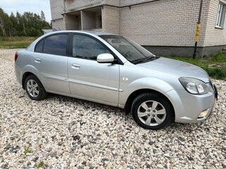 2009 Kia Rio II Рестайлинг, серебристый, 450000 рублей, вид 3