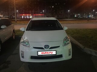 2011 Toyota Prius III Рестайлинг (XW30), белый, 1050000 рублей, вид 2