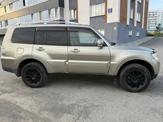 2007 Mitsubishi Pajero IV, бежевый, 1575000 рублей, вид 2
