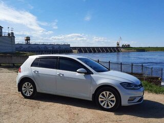 2018 Volkswagen Golf VII Рестайлинг, белый, 2000000 рублей, вид 1
