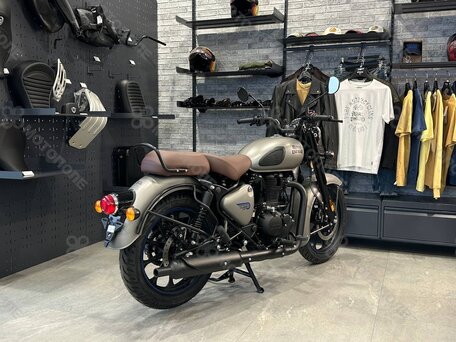 2025 Royal Enfield Classic 350, серый, 520000 рублей, вид 3